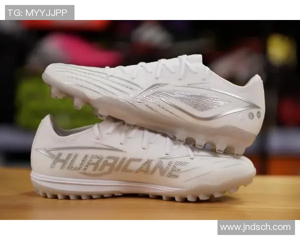 足球明星亲自挑选足球鞋揭秘运动装备背后的故事与选择技巧