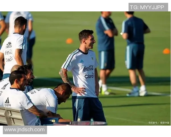 足球明星精彩进场瞬间集锦回顾让你重温赛场激情与荣耀